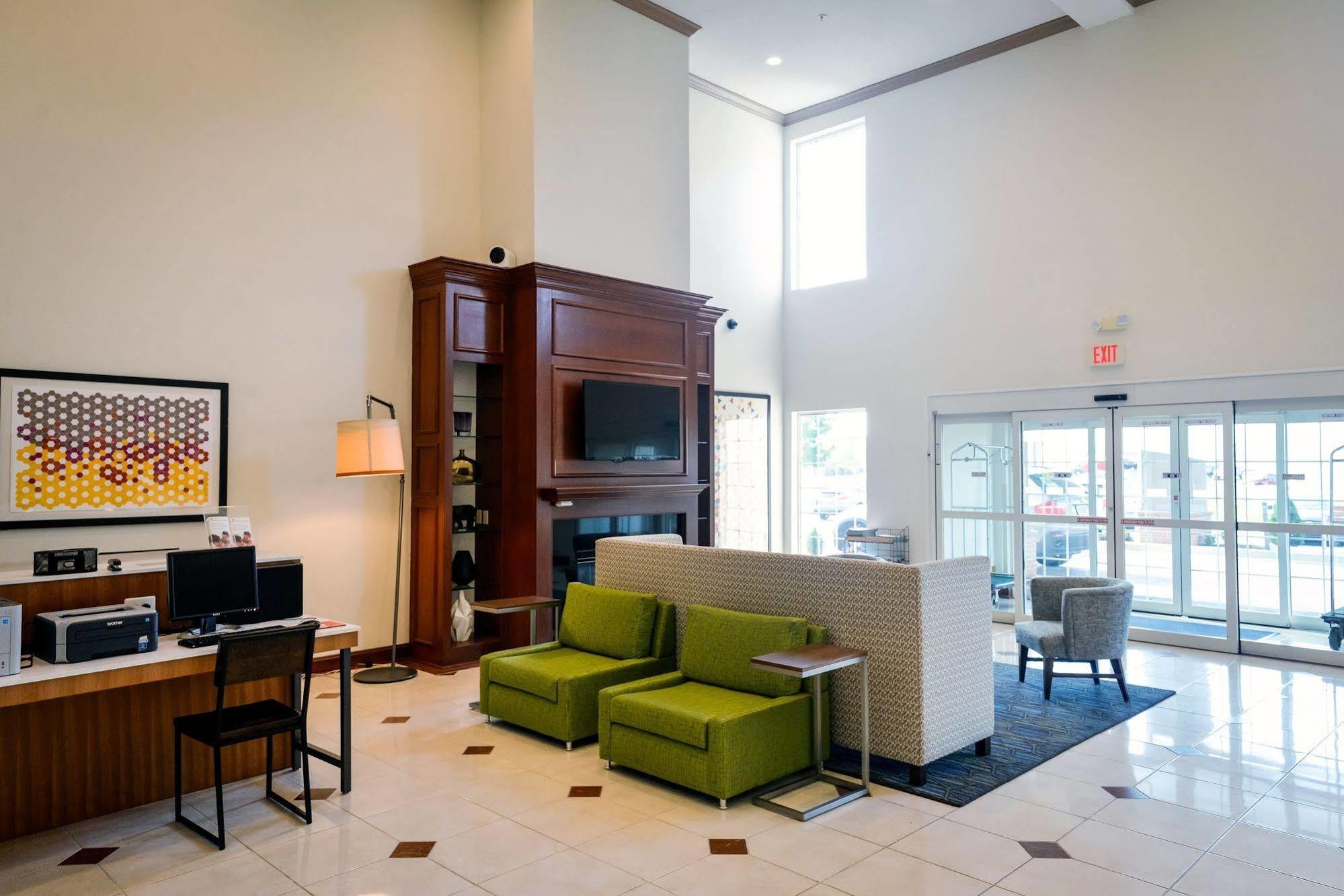 Holiday Inn Express Prince Frederick By Ihg Exterior photo